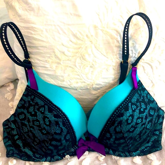 Victoria's Secret Other - Victoria’s Secret very sexy push up bra. Teal w/black lace. Sz 32C. EUC